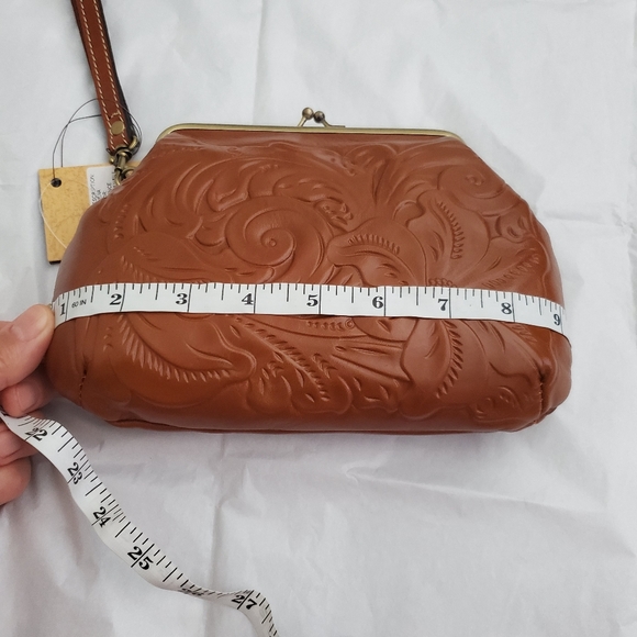NWT Patricia Nash Leather Wristlet. - Picture 12 of 16